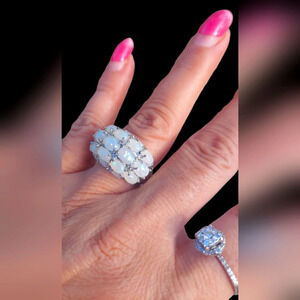 NWOT Silvertone Chunky Opal Like Stone Cluster Ring